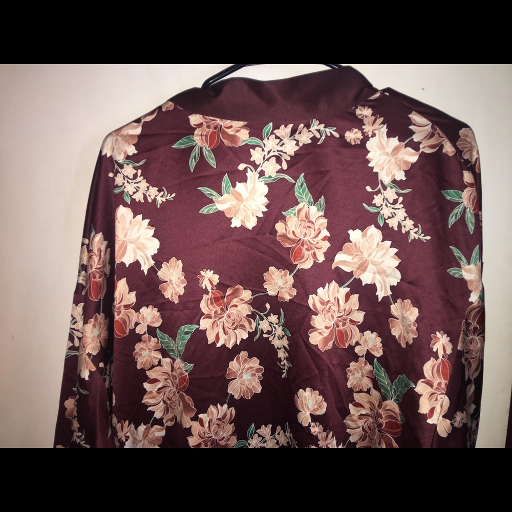 A New Day silky floral duster with pockets. - Picture 6 of 7